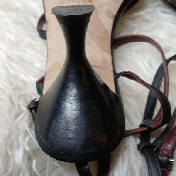 Elegant Black Strappy Women's Heels - Picture 10 of 16